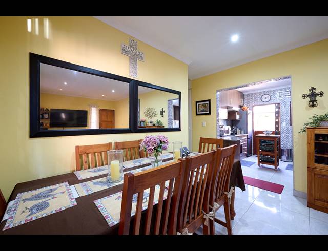 3 BEDROOM TOWNHOUSE FOR SALE IN HALFWAY GARDENS